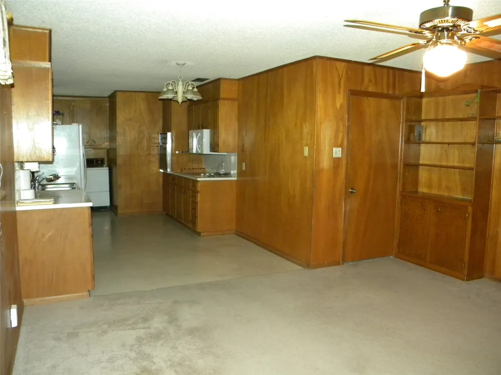 1450 W Ash Street Stephenville, TX 76401
