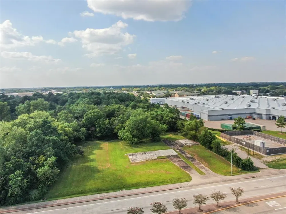 3302 Dixie Farm Road Pearland, TX 77581