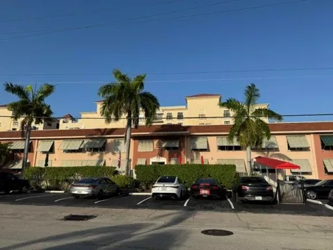 2400 NE 33rd Avenue #208