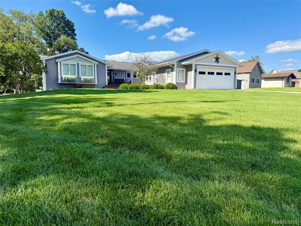 3780 Lake Lapeer Drive Elba Township, MI 48455