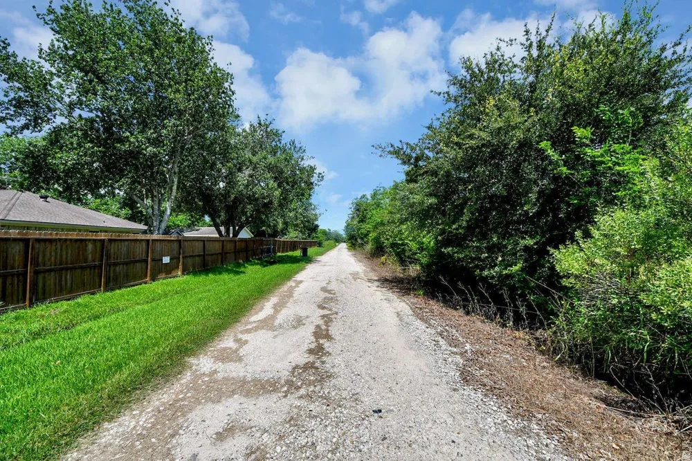 5793 Pearson Road Santa Fe, TX 77517