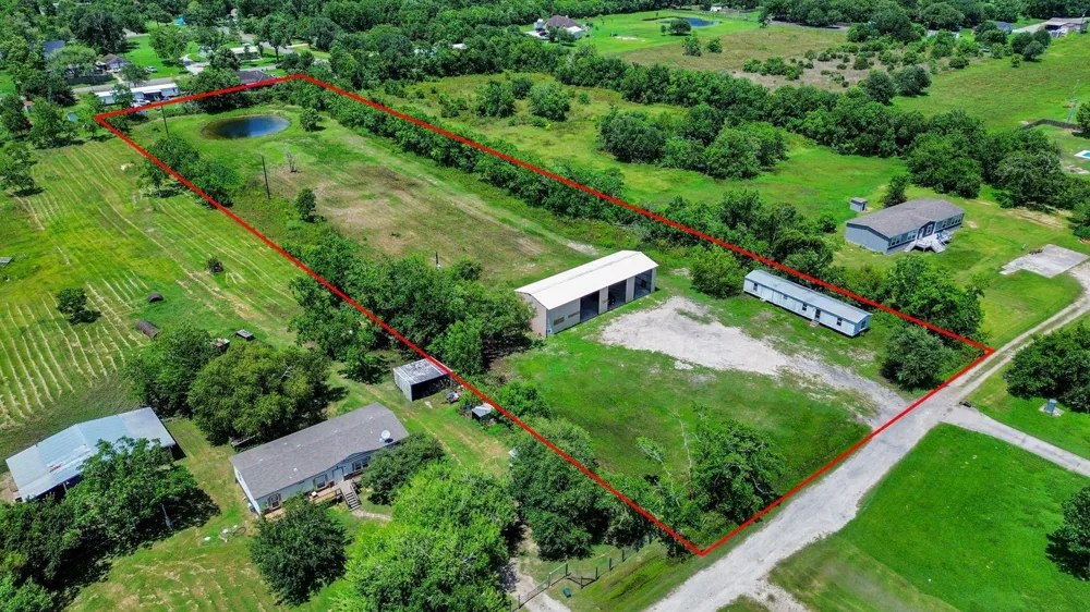 5793 Pearson Road Santa Fe, TX 77517