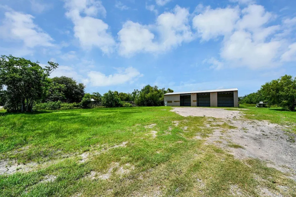 5793 Pearson Road Santa Fe, TX 77517