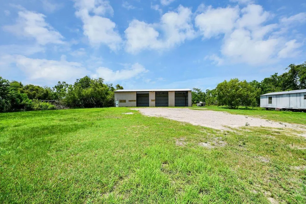 5793 Pearson Road Santa Fe, TX 77517