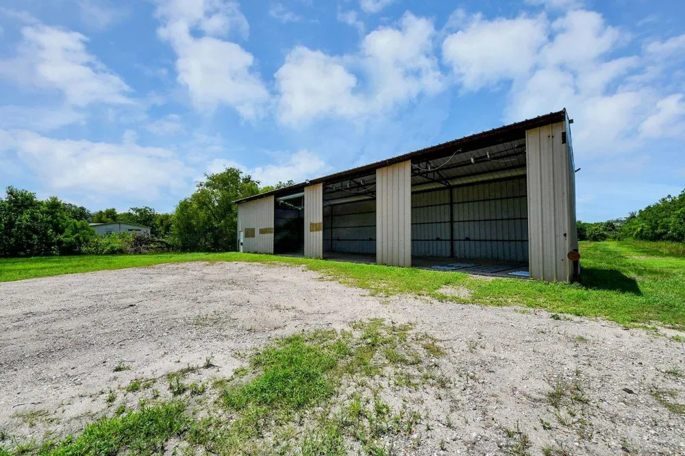 5793 Pearson Road Santa Fe, TX 77517