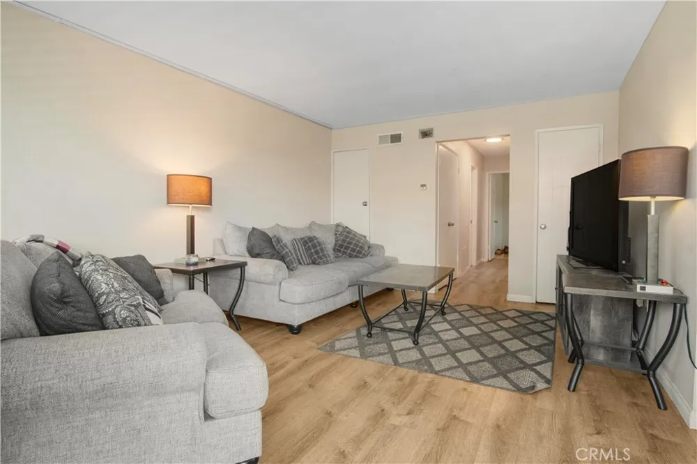 2423 Deodar Santa Ana, CA 92705