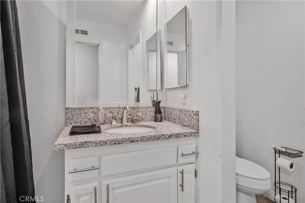 2423 Deodar Santa Ana, CA 92705