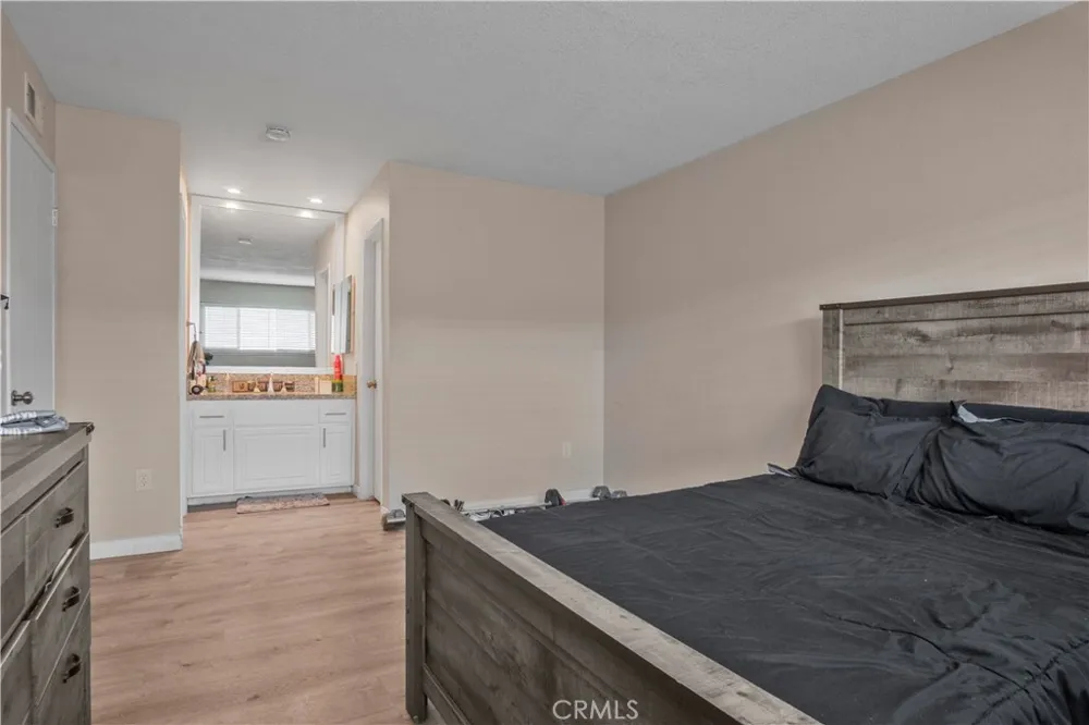 2423 Deodar Santa Ana, CA 92705
