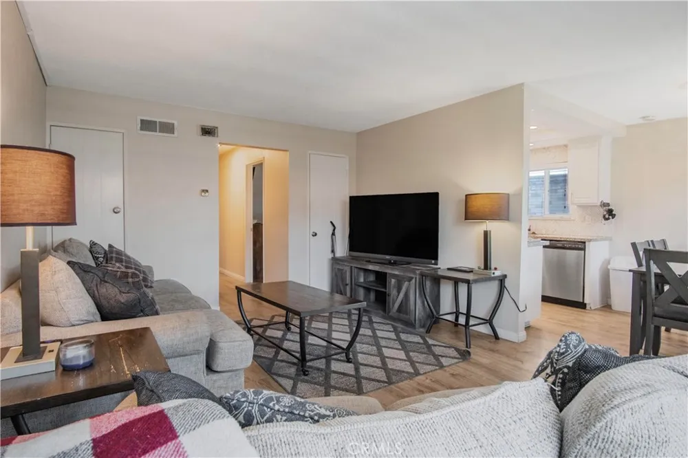2423 Deodar Santa Ana, CA 92705