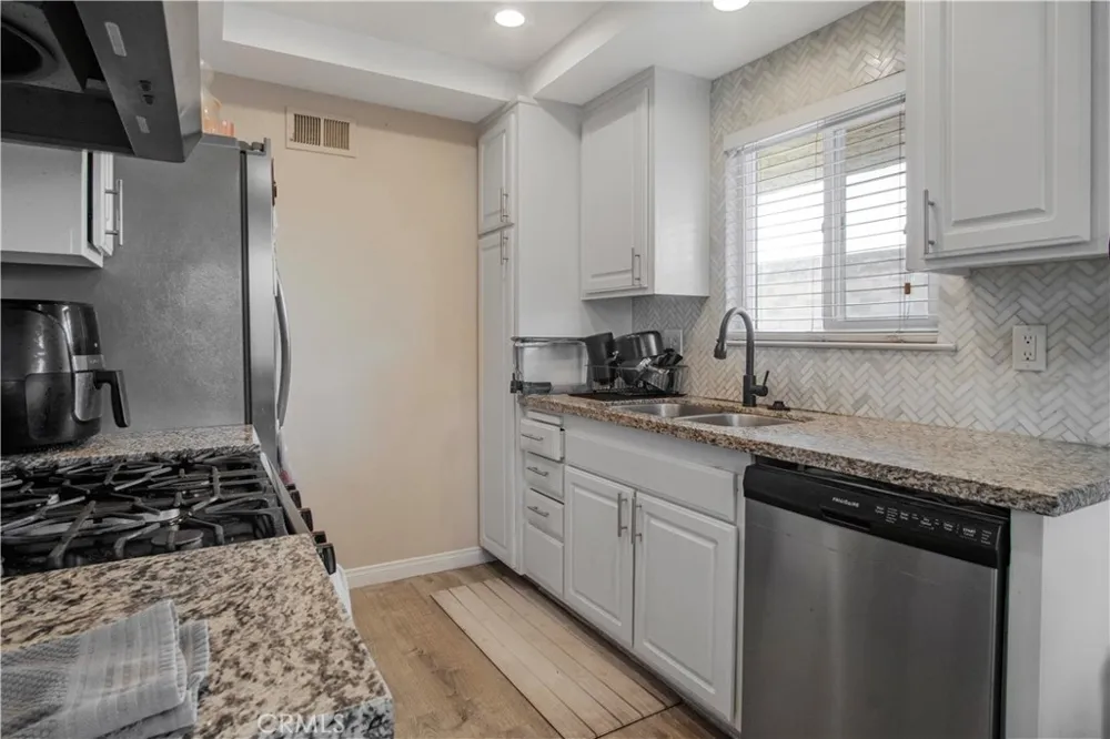 2423 Deodar Santa Ana, CA 92705