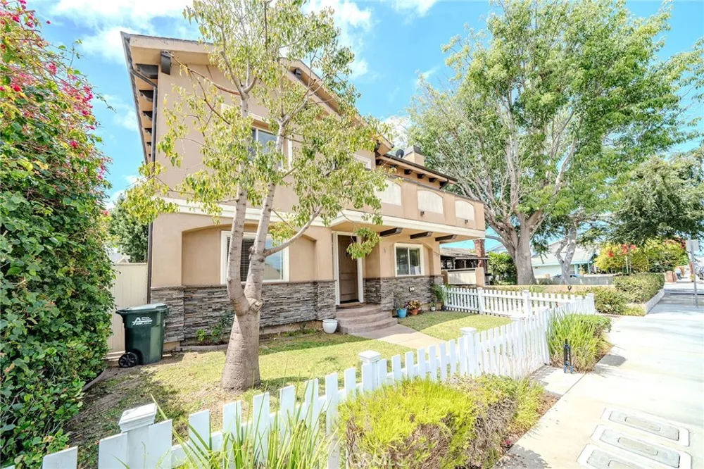 2702 Gates Avenue #A Redondo Beach, CA 90278