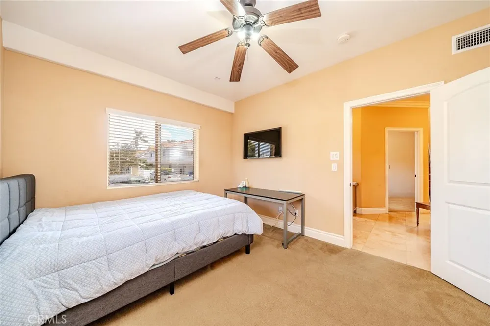 2702 Gates Avenue #A Redondo Beach, CA 90278