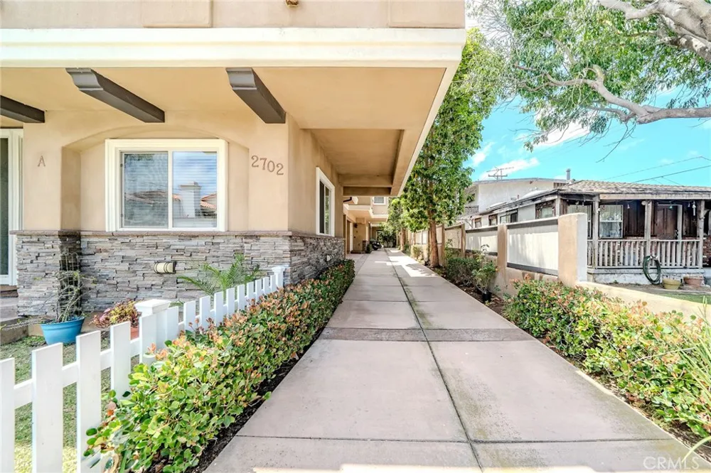 2702 Gates Avenue #A Redondo Beach, CA 90278