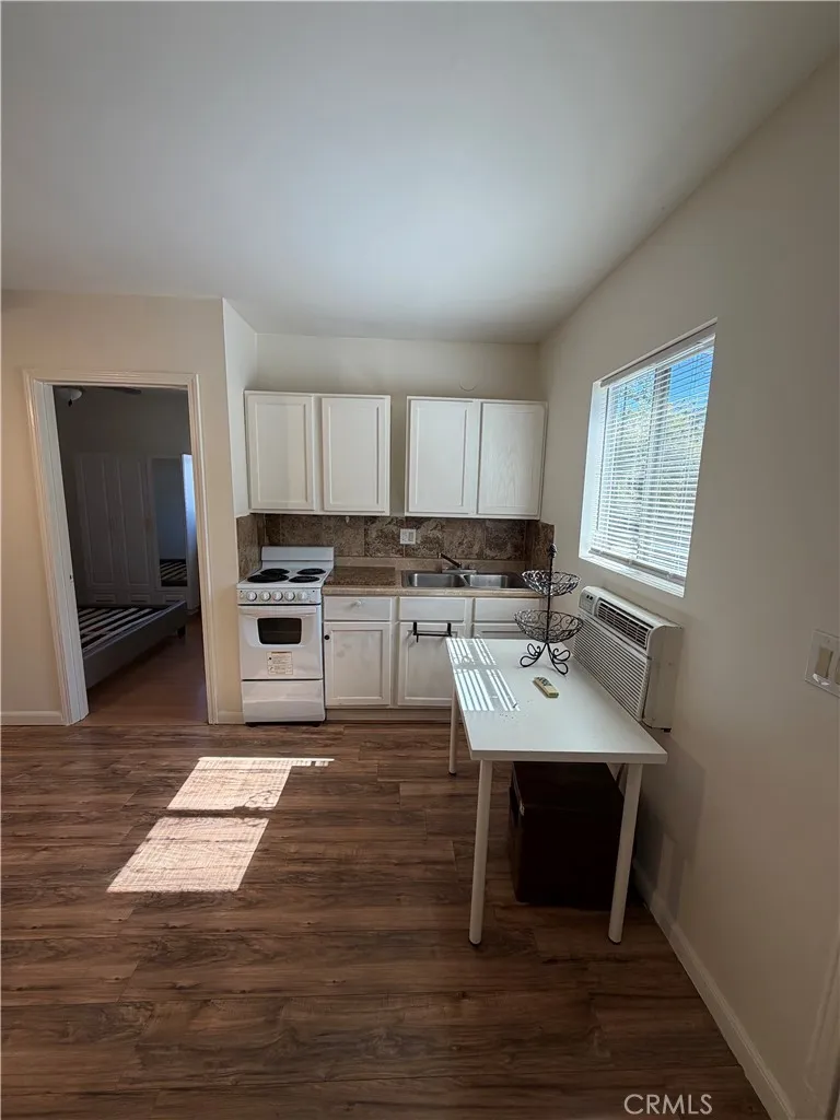 10642 Nettleton #1/2 Sun Valley, CA 91352