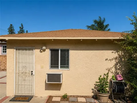 10642 Nettleton #1/2