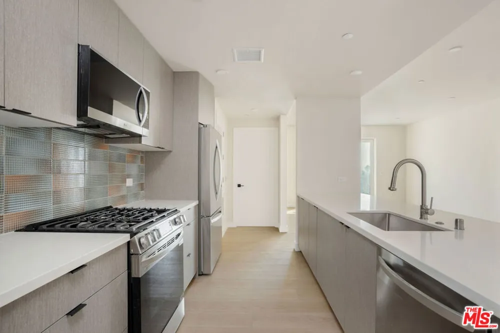 5320 Cartwright Avenue #406 North Hollywood, CA 91601