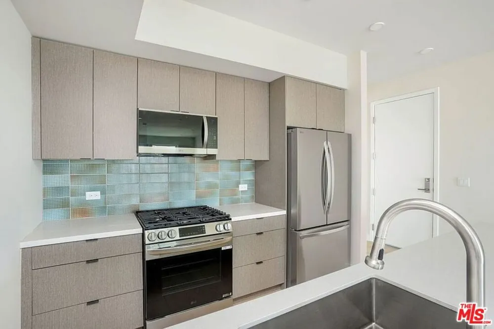 5320 Cartwright Avenue #406 North Hollywood, CA 91601