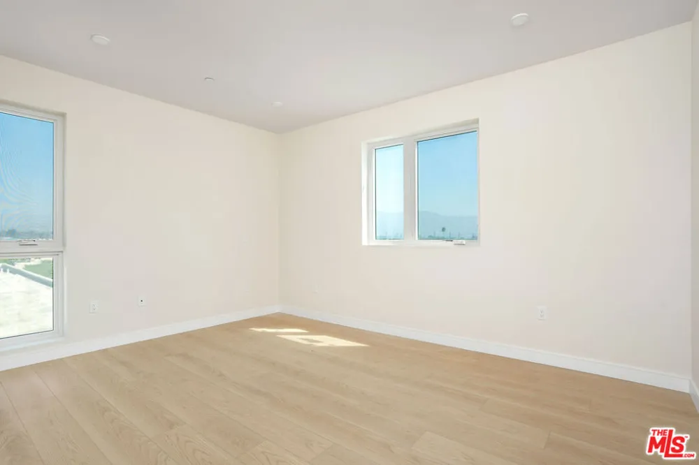 5320 Cartwright Avenue #406 North Hollywood, CA 91601