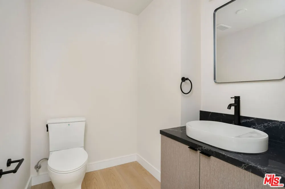 5320 Cartwright Avenue #406 North Hollywood, CA 91601