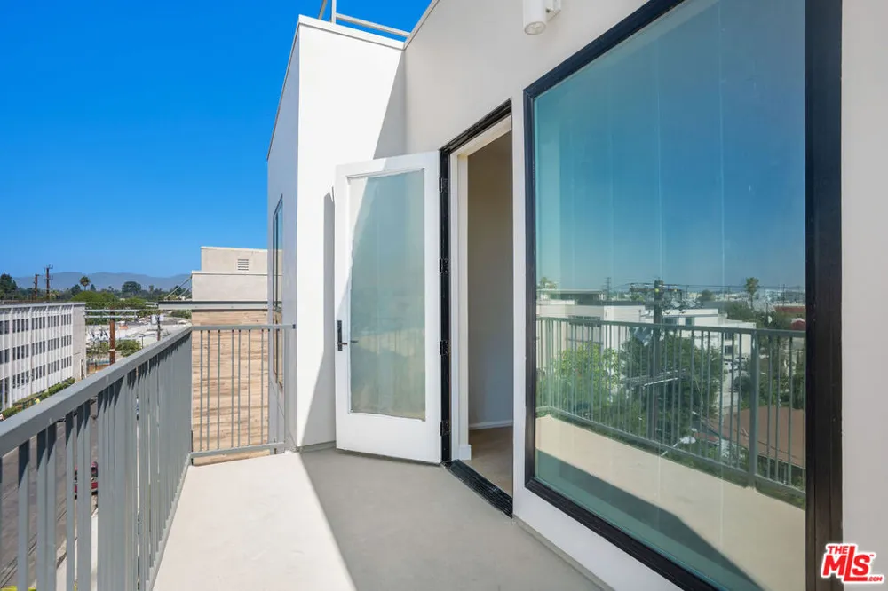 5320 Cartwright Avenue #406 North Hollywood, CA 91601