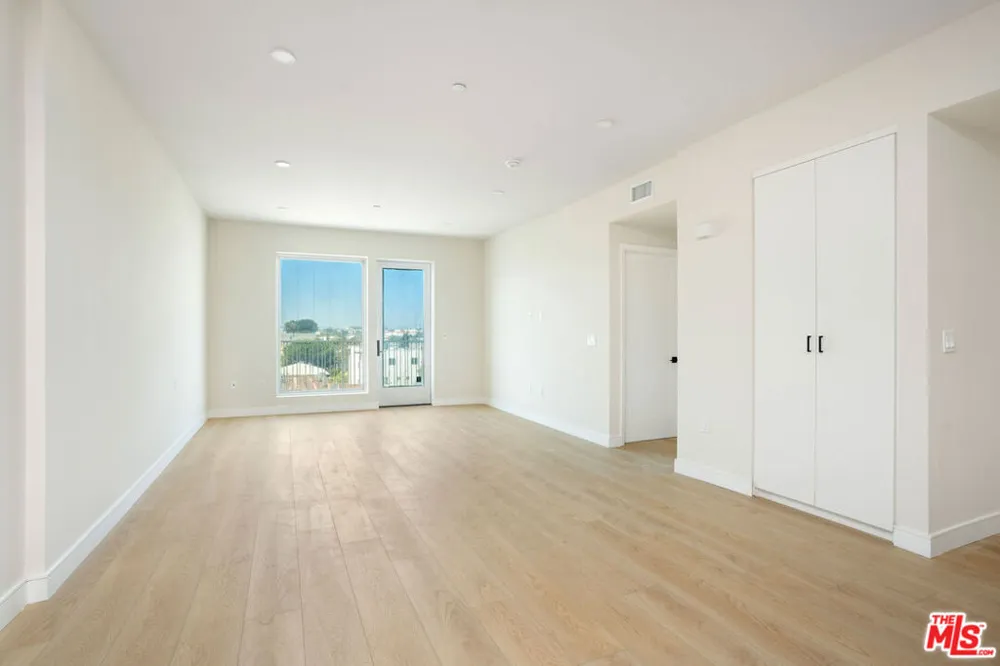 5320 Cartwright Avenue #406 North Hollywood, CA 91601
