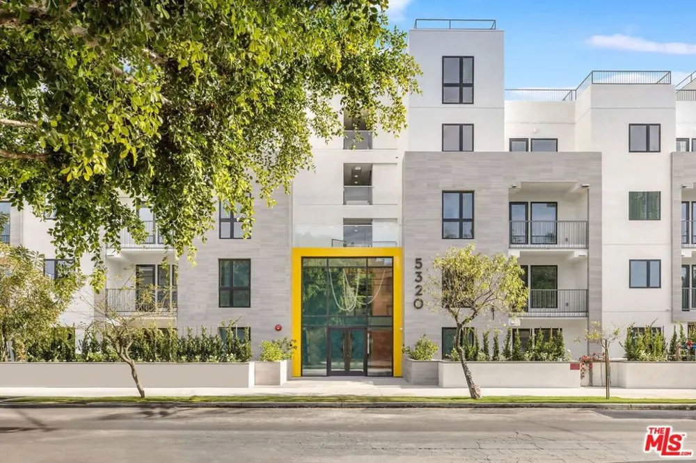 5320 Cartwright Avenue #406 North Hollywood, CA 91601