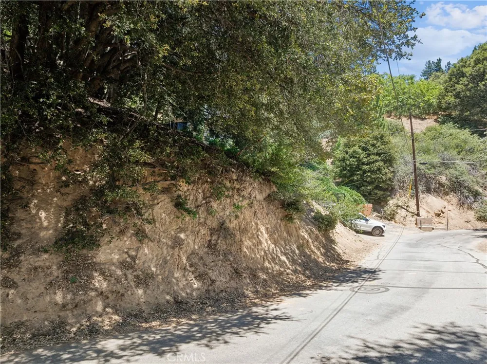 2727 Delle Crestline, CA 92325