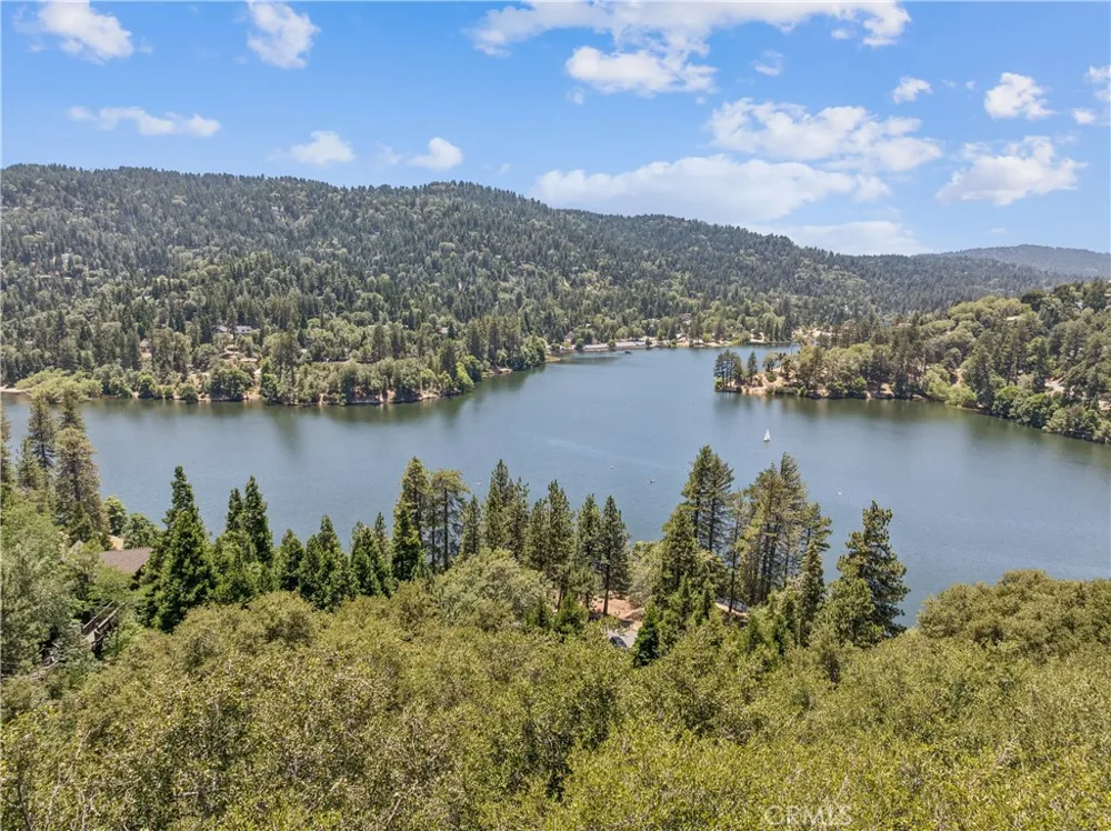 2727 Delle Crestline, CA 92325