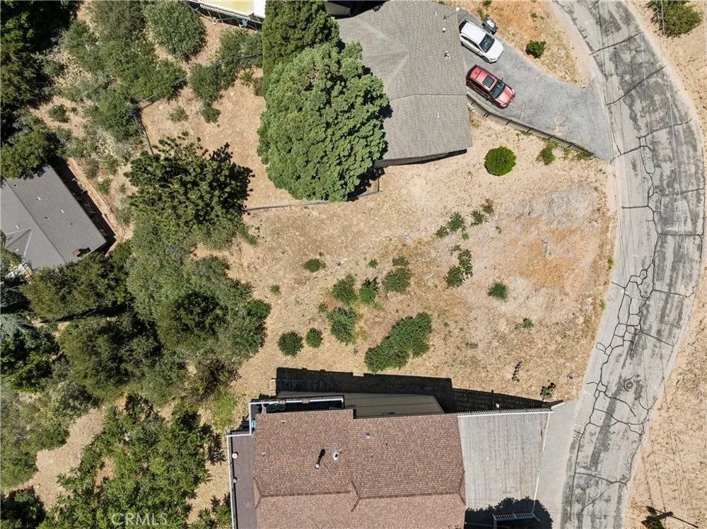 402 Darfo Crestline, CA 92325