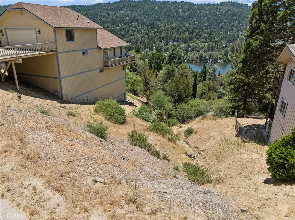 402 Darfo Crestline, CA 92325
