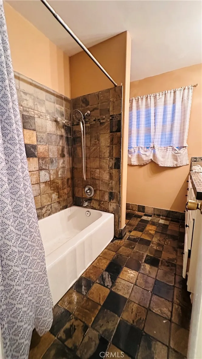 1754 256th Lomita, CA 90717