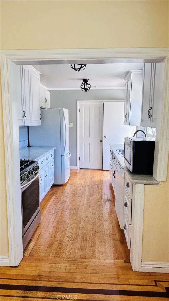 1754 256th Lomita, CA 90717
