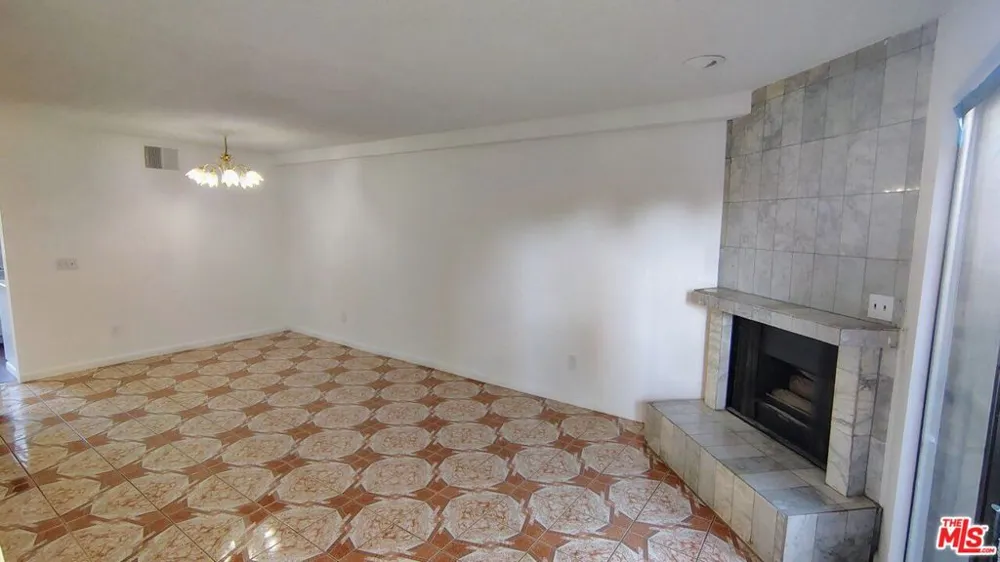 9834 Sepulveda Boulevard #102 North Hills, CA 91343