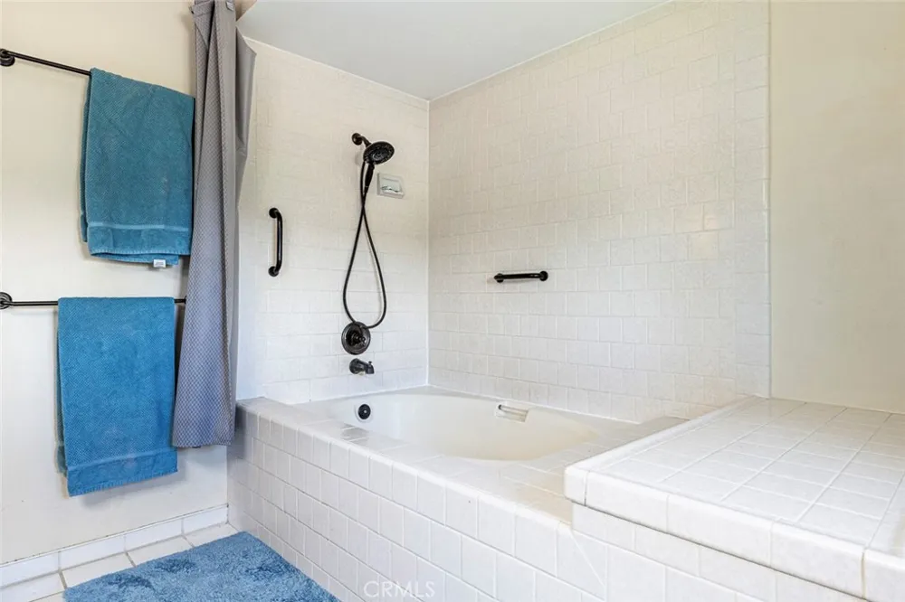2183 E Fallbrook Avenue Fresno, CA 93720