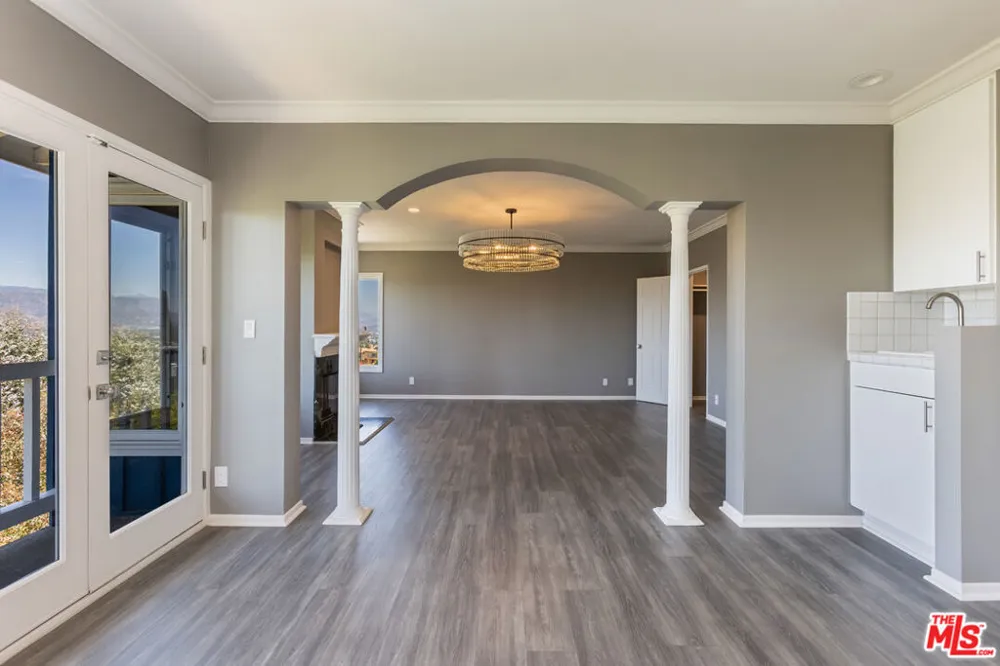 3661 Sunswept Drive Studio City, CA 91604