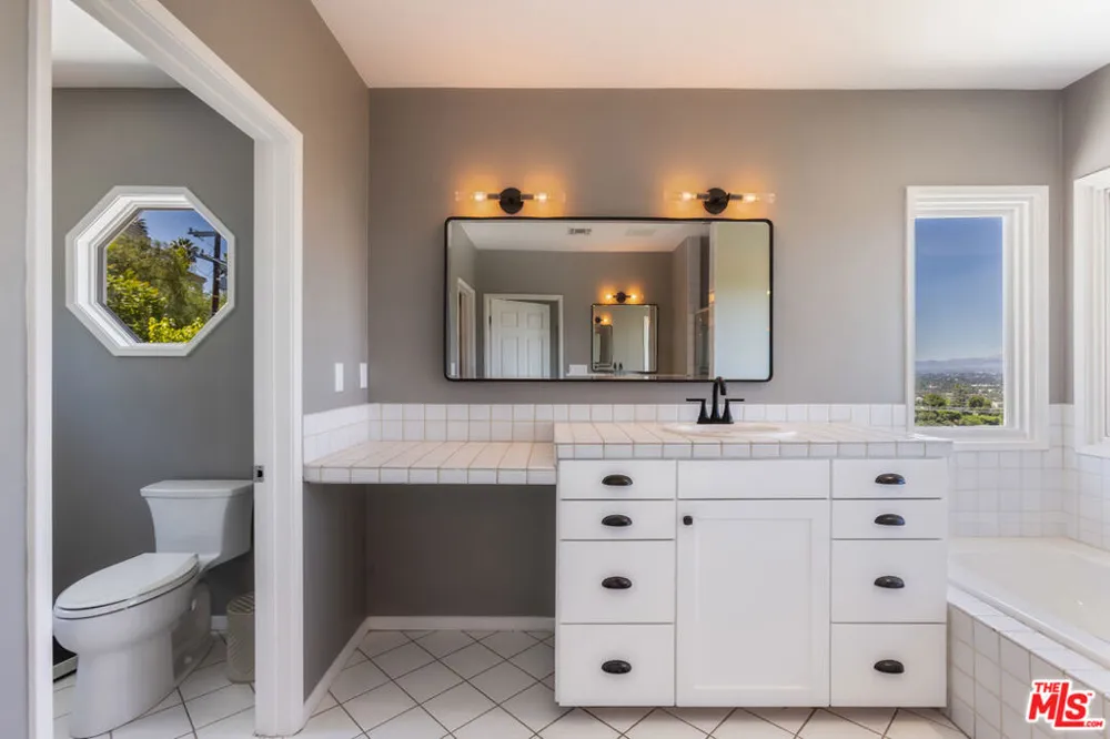 3661 Sunswept Drive Studio City, CA 91604