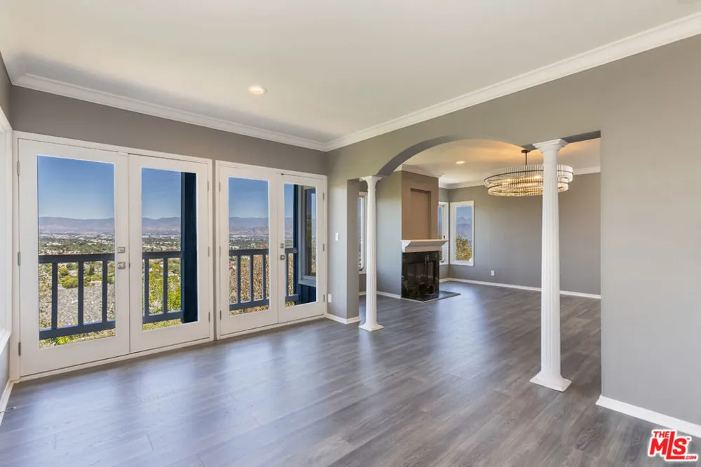 3661 Sunswept Drive Studio City, CA 91604