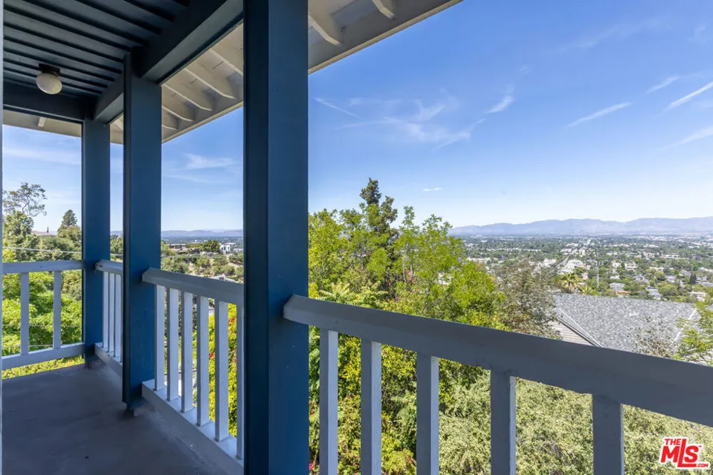3661 Sunswept Drive Studio City, CA 91604