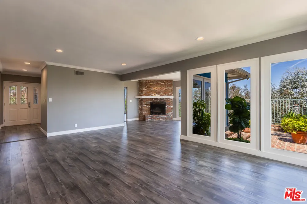 3661 Sunswept Drive Studio City, CA 91604