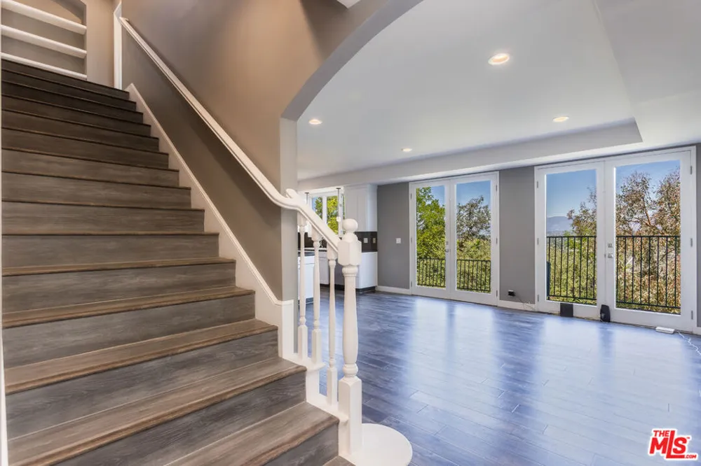 3661 Sunswept Drive Studio City, CA 91604