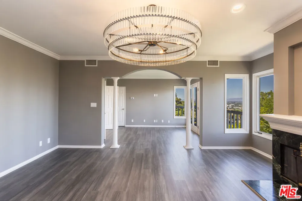 3661 Sunswept Drive Studio City, CA 91604