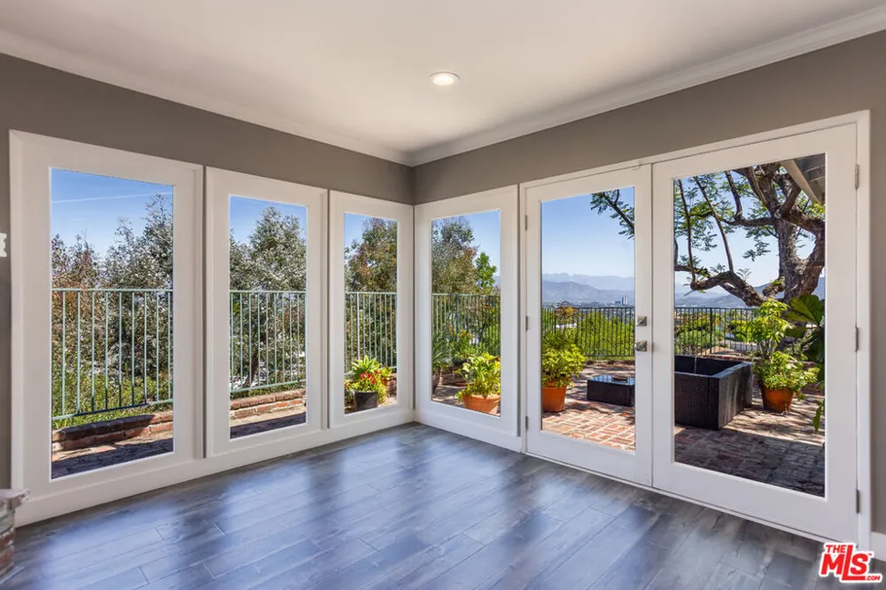 3661 Sunswept Drive Studio City, CA 91604