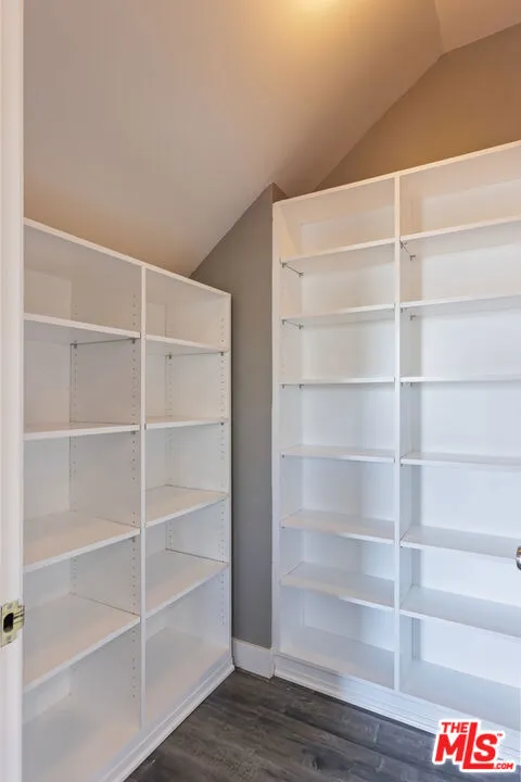 3661 Sunswept Drive Studio City, CA 91604
