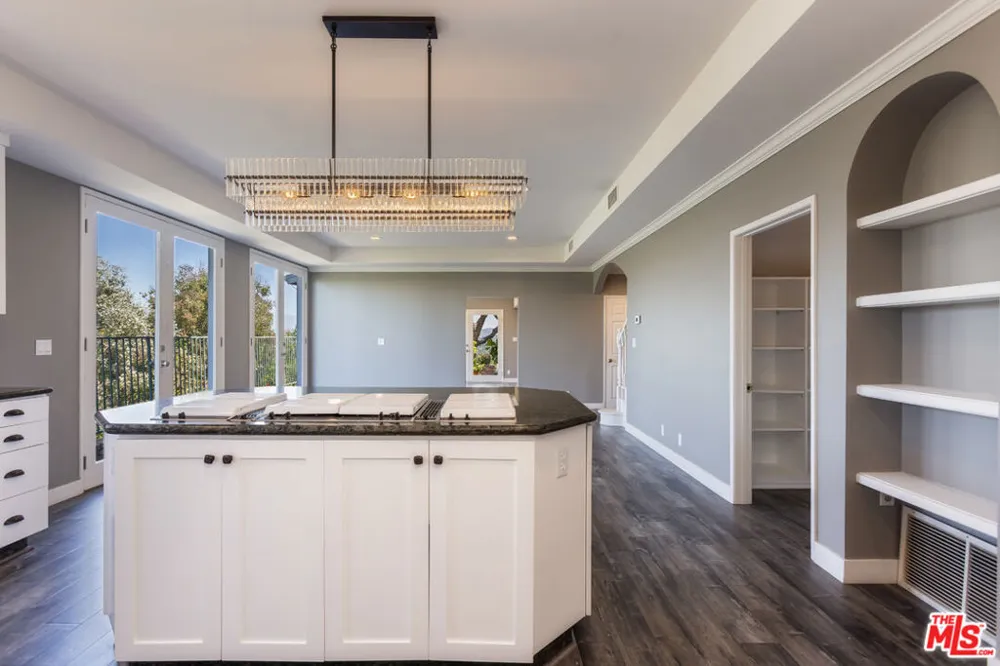 3661 Sunswept Drive Studio City, CA 91604