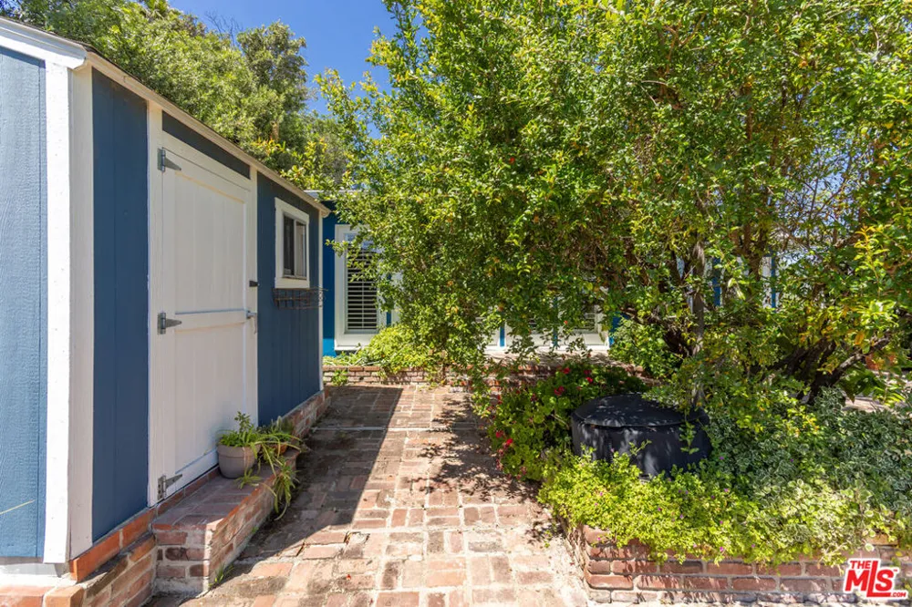3661 Sunswept Drive Studio City, CA 91604