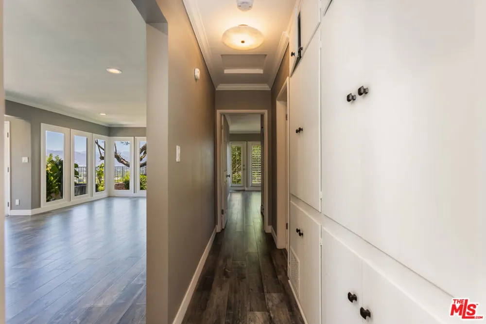 3661 Sunswept Drive Studio City, CA 91604