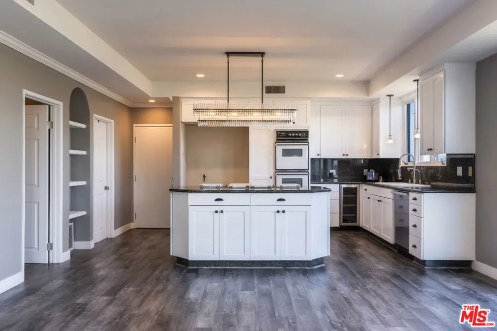 3661 Sunswept Drive Studio City, CA 91604