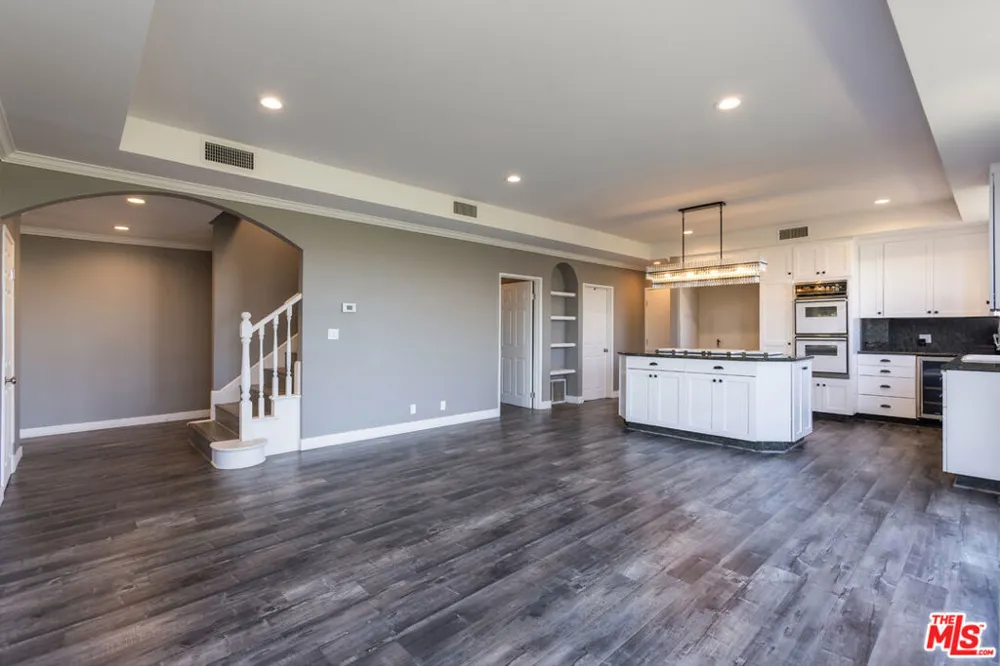 3661 Sunswept Drive Studio City, CA 91604