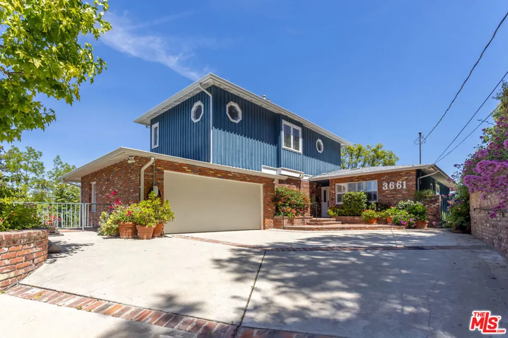 3661 Sunswept Drive Studio City, CA 91604