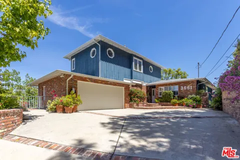 3661 Sunswept Drive